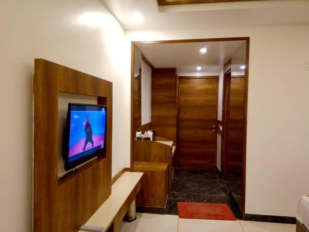 Hotel Green Orchid Udhampur Kültér fotó